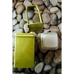 Tupperware Pickle Keeper